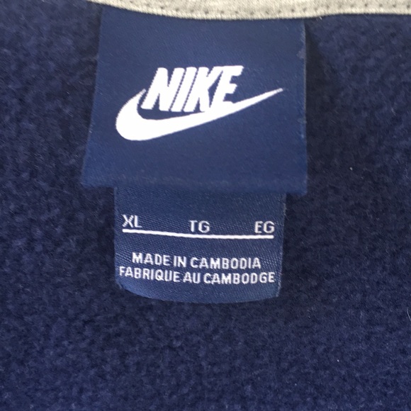 MENS Nike zipper up sweatshirt with hood. Worn once.Navy Blue, XL - Picture 2 of 4